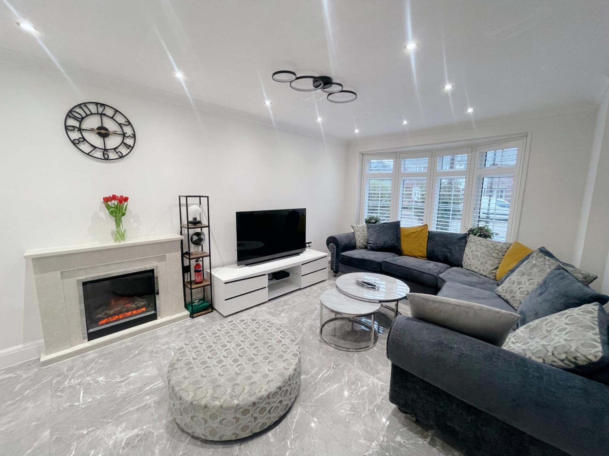 Home Near London Heathrow, Slough,Windsor,Legoland 科恩布鲁克 外观 照片
